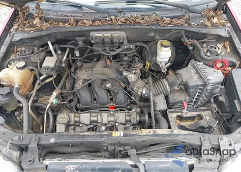 2005 Ford Escape Xlt из США, поврежденный, VIN 1FMYU03175KA65334